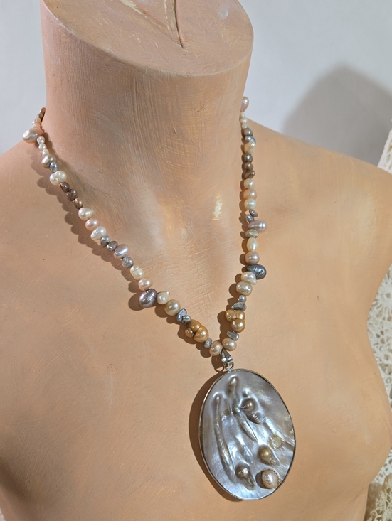 Jewelry - Freshwater Pearl Necklace with Mother-of-Pearl Pendant - Multicolor